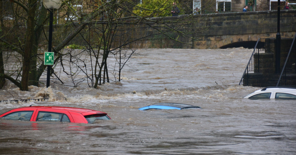 Cars underwater in floods - The Brown Cow, Bingley, Bradford UK. Boxing Day 2015