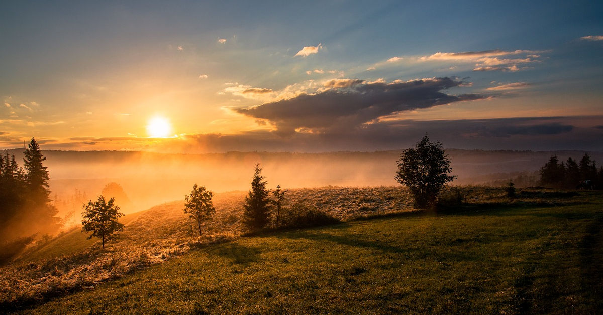 Sunrise over misty hills by Pexels from Pixabay