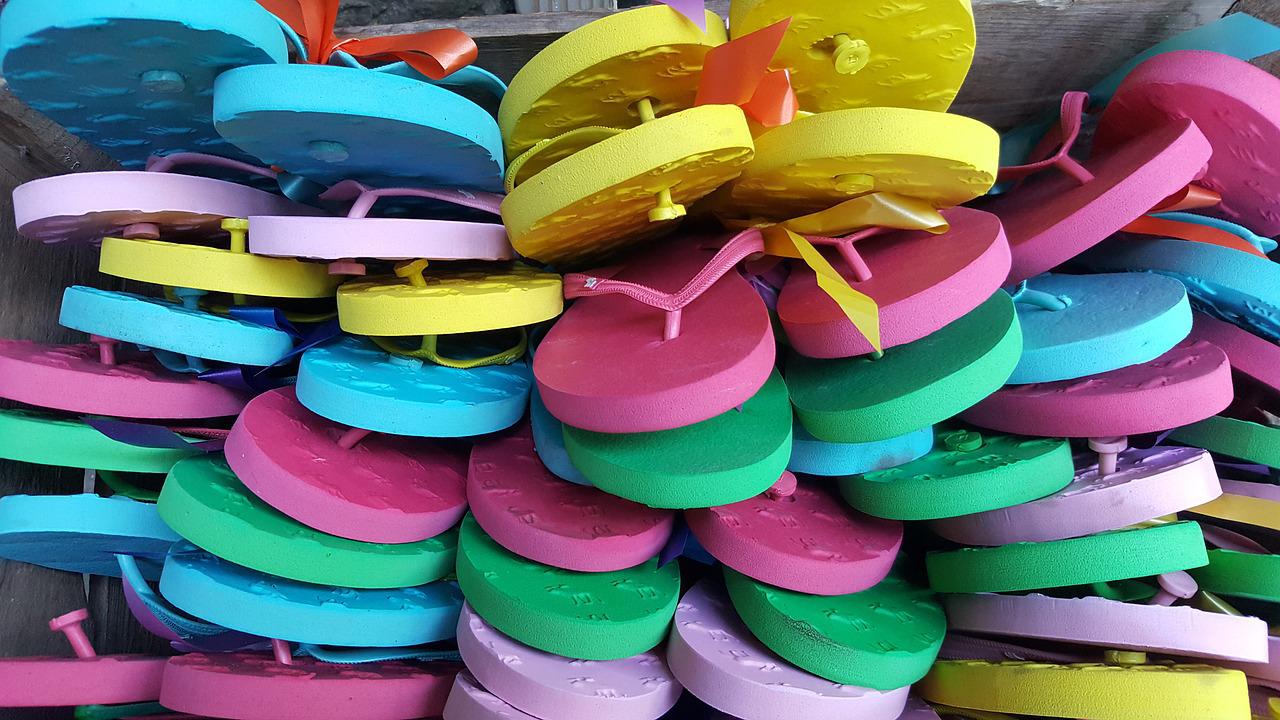 Stack of multicoloured flip flops by Ilona de Zeeuw-Jans on Pixabay