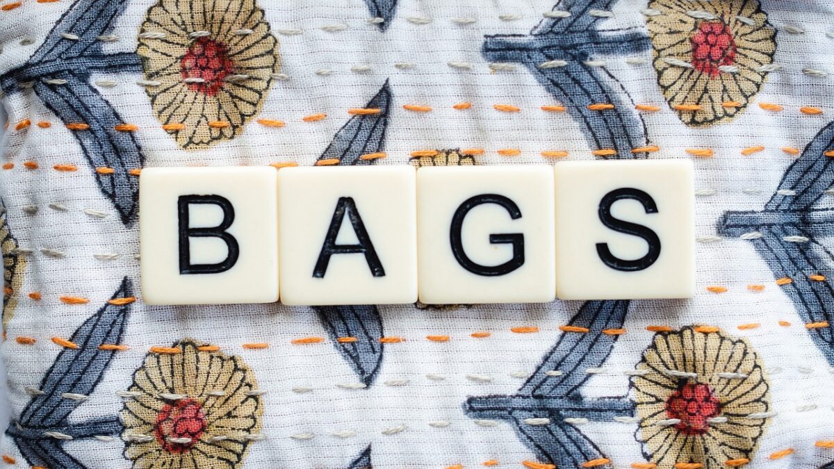 Bags letters by Shotkitimages on Pixabay