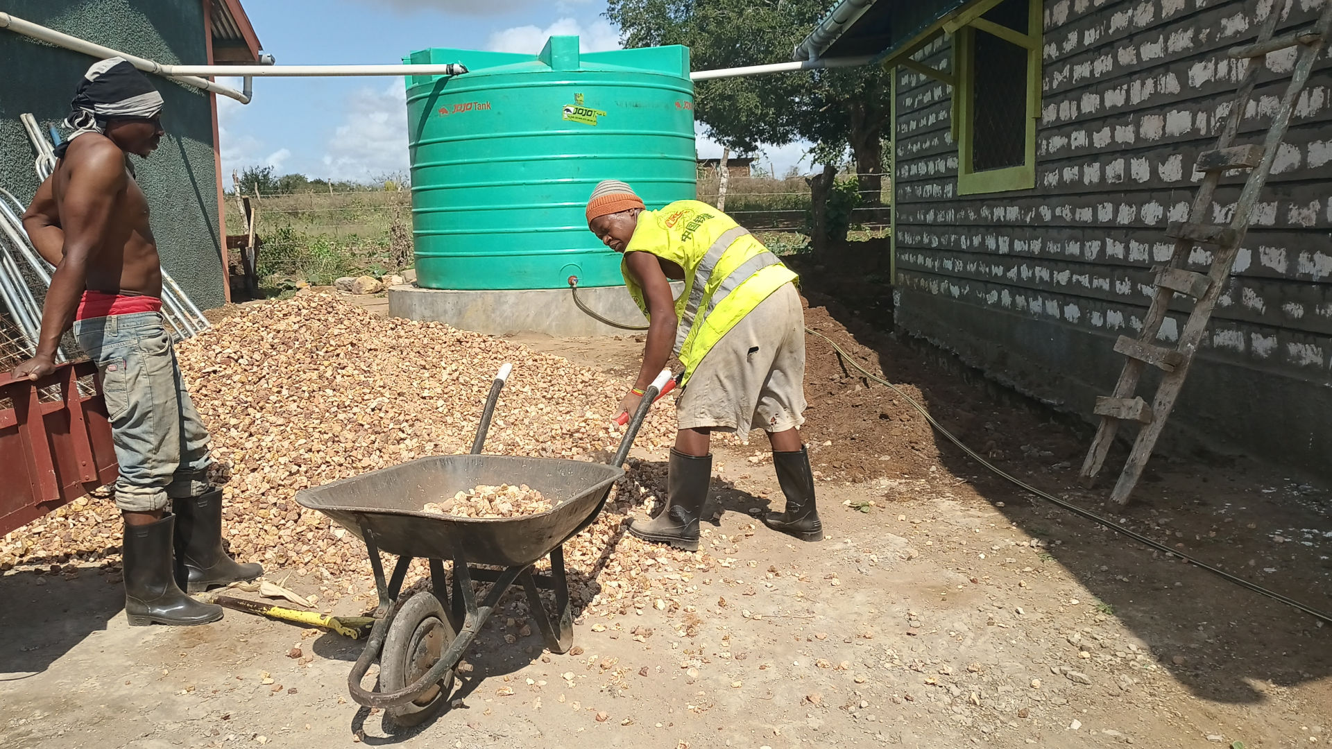 Installation of the water tank at the PTC