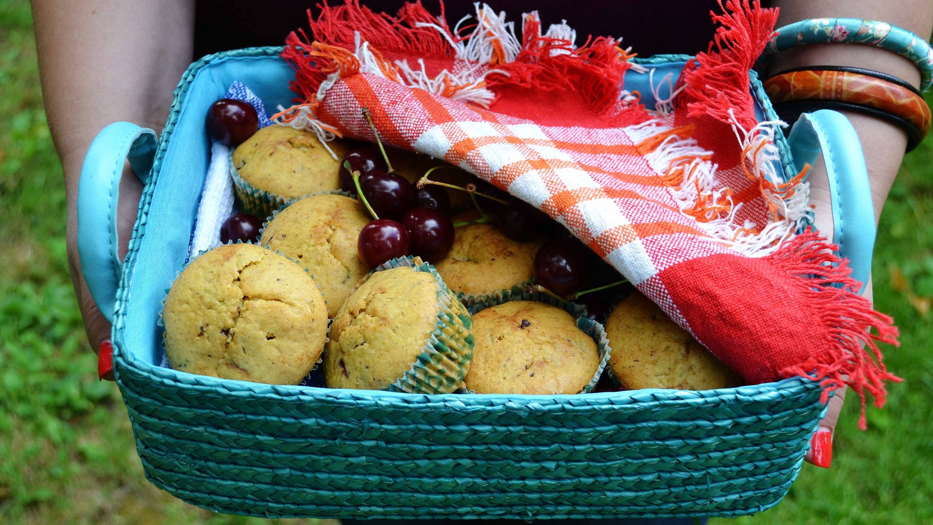 Muffins in a basket by DanaTentis on Pixabay